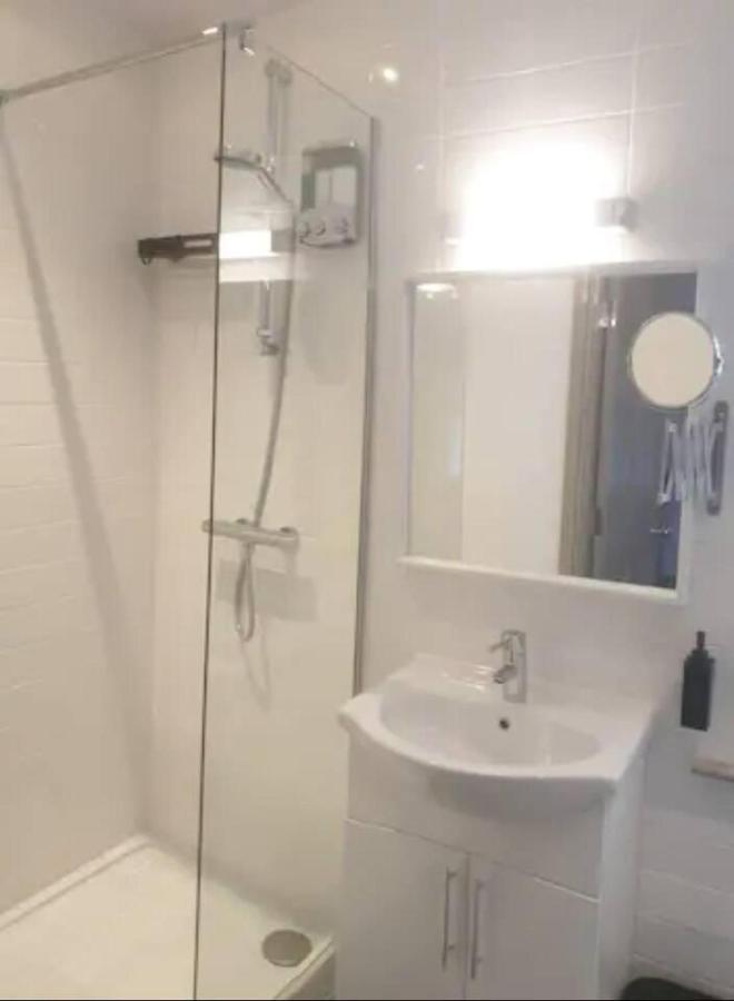 Buck - En-Suite Room In Canalside Guesthouse Burnley Kültér fotó